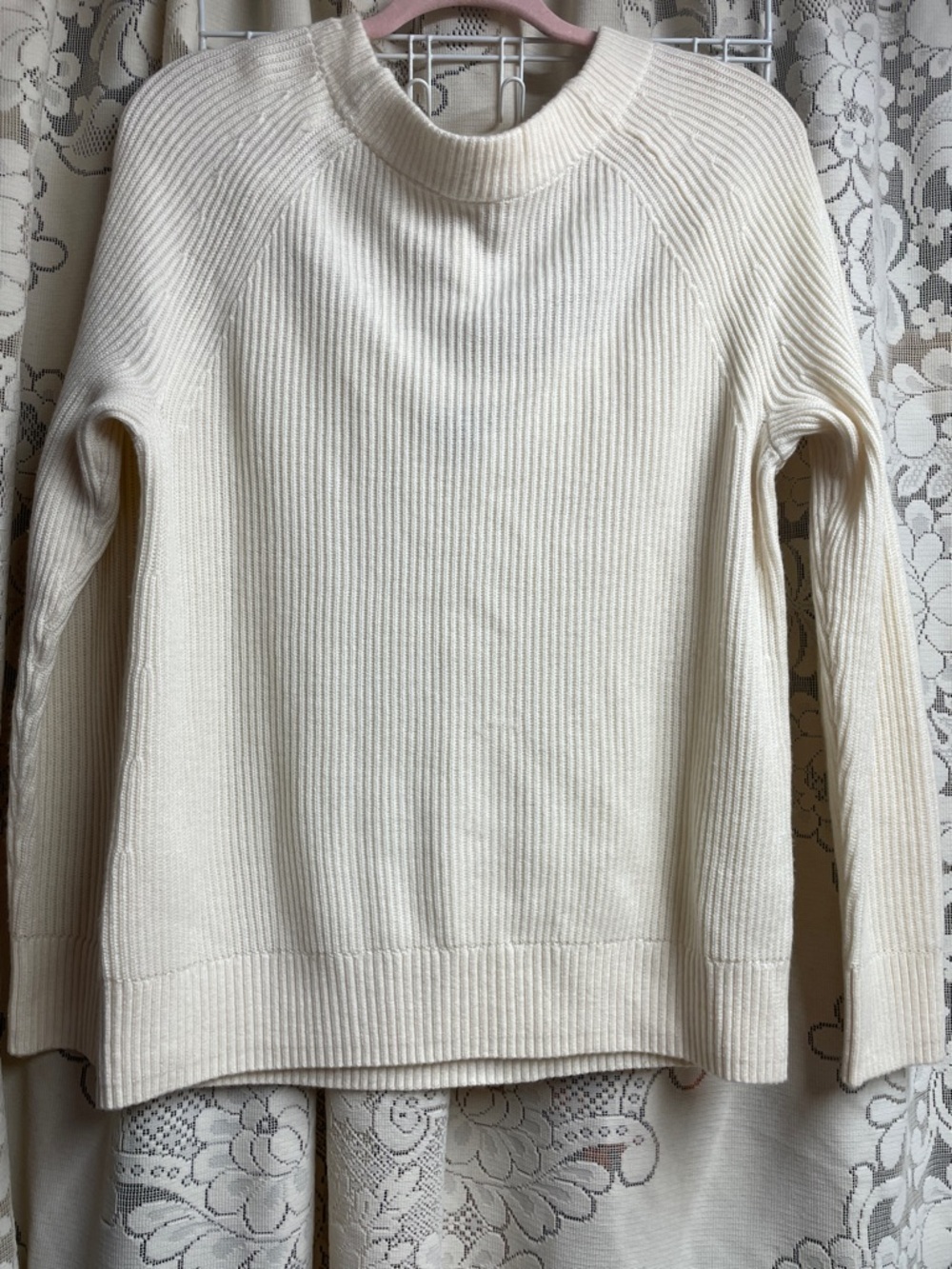 Banana Republic Cream Ribbed Crewneck Sweater Medium
